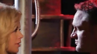 Cô nữ giúp việc gợi cảm