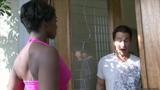 Ngày 12 tháng 7 năm 2023_Người phụ nữ trẻ bị bỏ lại