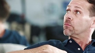 Dùng cặc để ký kết hợp đồng với nữ đối tác