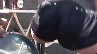 Giúp em nhân viên nhà trọ dễ thương mát-xa lưng đau nhức và cái kết ngọt