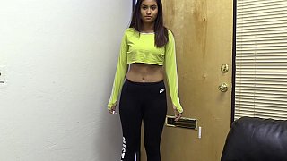 Bị nhỏ em kế nhún sml sau khi thua ván game với em ấy