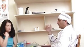 Cô bạn thân rủ đến chơi với 2 đứa bạn thì tự dưng 2 đứa nó làm tình nhau