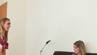 Ra mắt nhà bạn gái, bất ngờ được mẹ em gạ địt