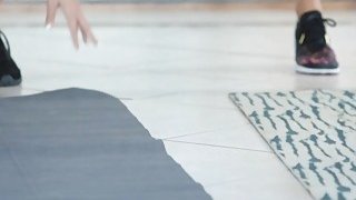 Em họ lâu ngày gặp lại giờ lại là gái bán hoa nổi tiếng