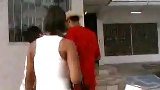 Cô người mẫu xinh đẹp đã bị làm nhục vì tính nết khó ưa