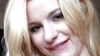 Đụ cô ấy bằng cổ họng sâu và tinh dịch chảy ra từ mũi cô ấy