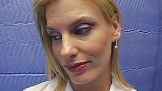 Bị người vợ vú ngon của tiền bối gạ địt