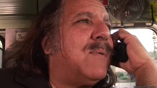 Cô giáo giúp cậu học trò khỏi bị bắt nạt thì cô lại bị tấn công…