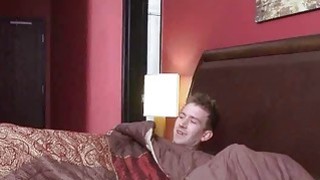 Cô con gái non nớt phải chịu đựng trước bố dượng vì muốn má hạnh phúc