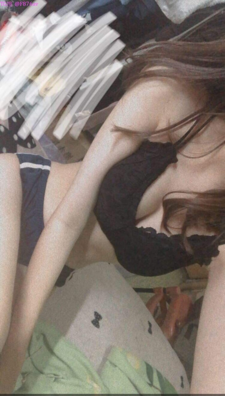 Cô em thèm địt đi đóng gạch cùng trai lạ buồi to