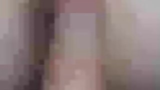 đang tự sướng với quần lót của bồ thì bị phát hiện