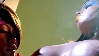 Lén lút quan hệ tình dục trên bãi biển công cộng với cô gái có vòng ba hoàn hảo