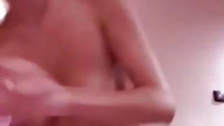 Câu chuyện lỡ tàu rồi lại ngủ nhờ nhà cô nhân viên nữ, rồi lại …xxx