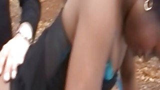 Lén lút bú buồi anh rể khi chị gái làm việc