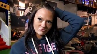 Sống chung với cô bạn thời thơ ấu