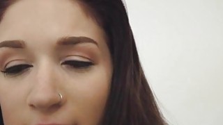 Cách melody trả công khi nhờ người lạ sửa xe giúp