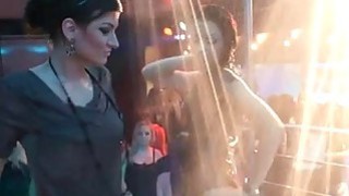 Anh trai thất nghiệp bị trầm cảm ở nhà được nhân tình chăm “sóc”