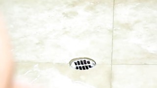 Thấy con trai mãi mê công việc để vợ sắp cưới của con trai cô đơn, bố ông xã làm liều đè phang con dâu