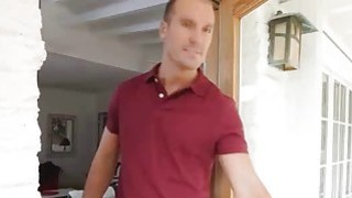 được chị gái của thằng bạn hướng dẫn cách quan hệ “sướng”