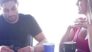 Cô vợ đi đẻ, Gã chồng ở nhà cưỡng dục bạn thân của Người vợ vì bị phát hiện ngoại tình