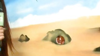 Chàng trai trúng số ở chung phòng với 2 quản lý nữ xinh đẹp khi đi công tác