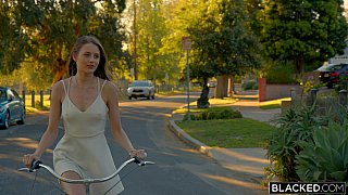 Bố chịch cô con gái lồn xinh ngay trong đêm sinh nhật