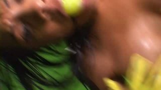 Cô giáo đến nhà chăm sóc cậu học bị ốm và cái kết