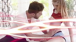 Cho người vợ làm người mẫu khỏa thân để học trò vẽ