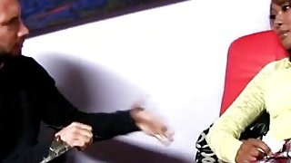 Người vợ đi làm, chồng làm tình em giúp việc bím dâm