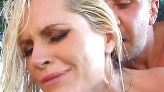 Bắt vợ của anh trai làm người tình