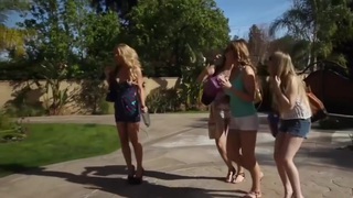 Cậu trai trúng độc đắc được Trả bài chị gái xinh như tiên của người yêu