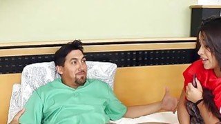 Bước đầu tiên là quan hệ bằng miệng và họng sâu, và bước đầu tiên là quan hệ bằng miệng và họng sâu.