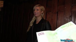 Sếp tâm lý cho nhân viên địt để giảm stress