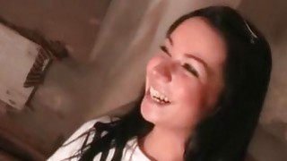 Vẻ đẹp SWAG Đài Loan Daisybaby nằm ngay tại cửa hàng bên hông khách sạn