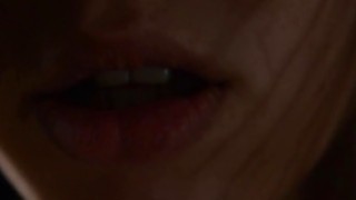 Nữ cosplayer thất nghiệp ở nhà tự sướng thì anh shipper đến giao hàng nhìn thấy