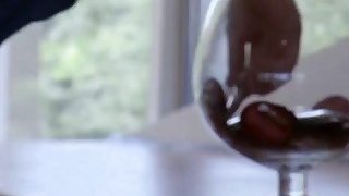 Đặc vụ bí mật_Một cô gái không biết cách hẹn hò, một cô gái xinh đẹp, với khuôn mặt dễ thương và đôi chân gợi cảm, nắm lấy một con cặc lớn và cổ họng sâu