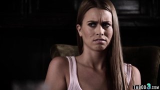 Được em nữ y tá xinh đẹp bú đầu khấc