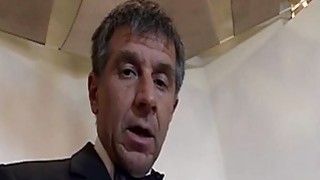 Thanh niên bị nhân tình ở quán bar xem thường và màn trả thù ngoạn mục