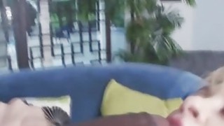 Cô gái trinh nữ nhỏ xuất tinh nhiều lần trong vài giây