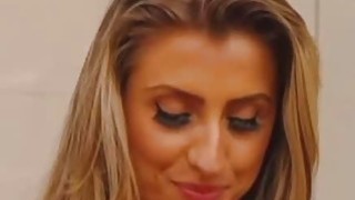 Anh gia sư bò tuôi kèm thêm cho em môn thổi kèn