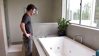 Cho uống thuốc kích dục rồi cưỡng hiếp con dâu