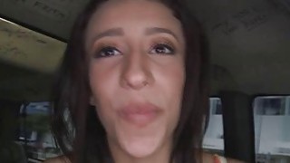 Qua nhà bạn chơi, “chơi” luôn anh trai của bạn