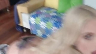 Chỉ cần chạm vào là có thể thôi miên nữ biên tập viên xinh đẹp