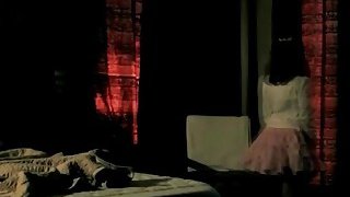 MMUS-073-C Cô gái xinh đẹp khiêu khích quỷ nhỏ