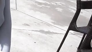 Đôi bạn trẻ chưa vị thành niên chưa dám cho vào