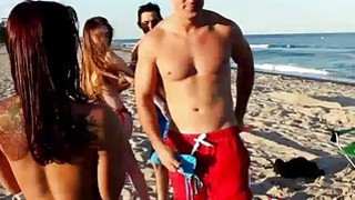 Nừa đêm lén bú lồn chị gái mông to nhiều nước