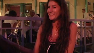 Bác sĩ thôi miên, làm nhục nữ bệnh nhân xinh đẹp