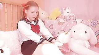 Gái Việt thủ dâm mang chậu ra hứng dâm thủy