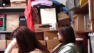 Người chồng nhìn Cô vợ bị quấy rối tình dục trong bữa tiệc công ty với sếp