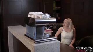 Người phụ nữ trẻ đẹp này có bộ ngực lớn, đầy đặn và thân hình cân đối. Nó khiến bạn cương cứng khi nhìn cô ấy. Tính tình dịu dàng của cô ấy cùng việc vuốt ve và hôn lên cơ thể cô ấy thật tuyệt! Lắp đạn vào và bắn bao nhiêu tùy thích...